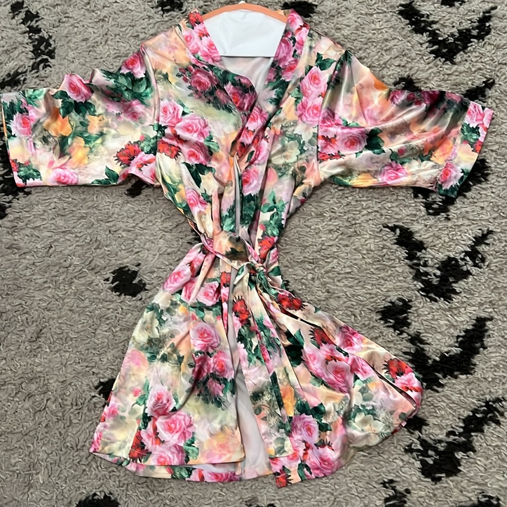 Pretty satin floral robe